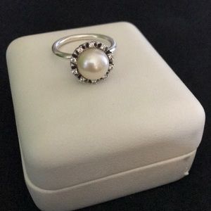 Pandora ring- great condition